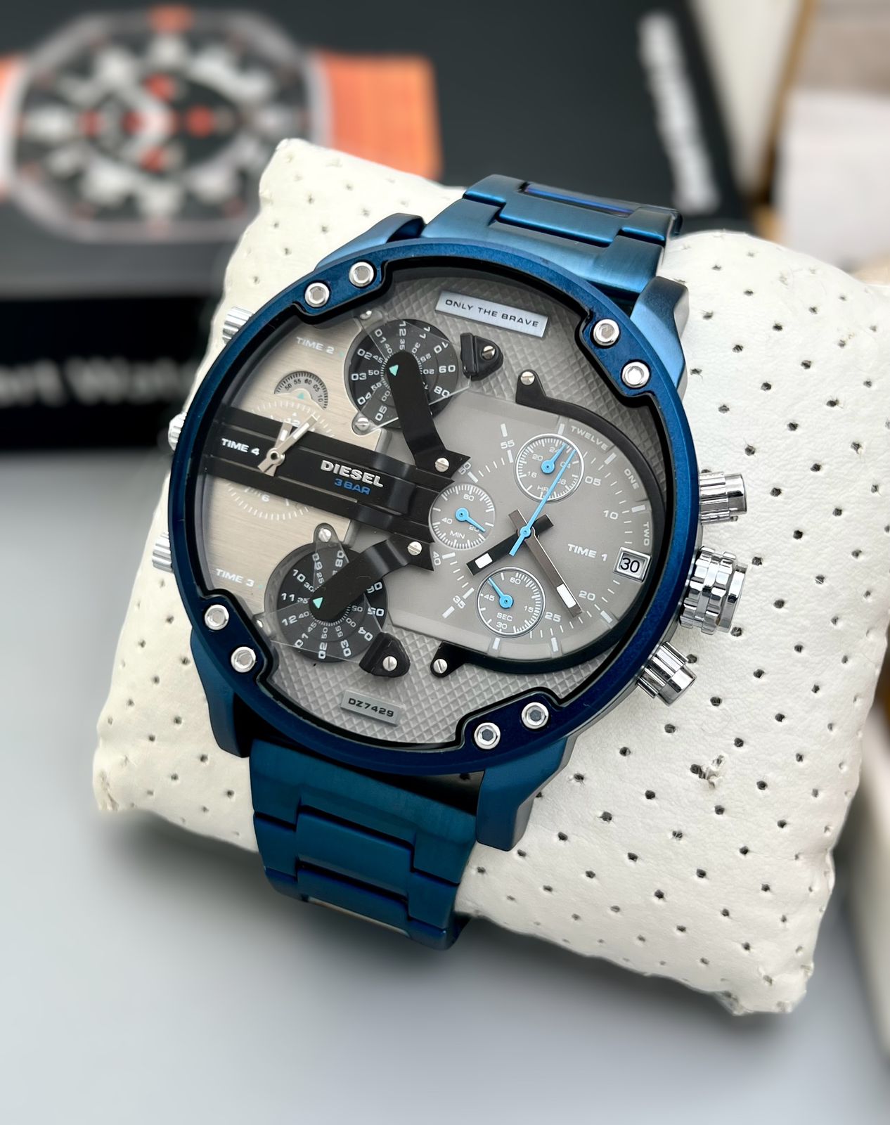 MR Daddy 2.0 Gold black white Chronograph watch for men from Diesel