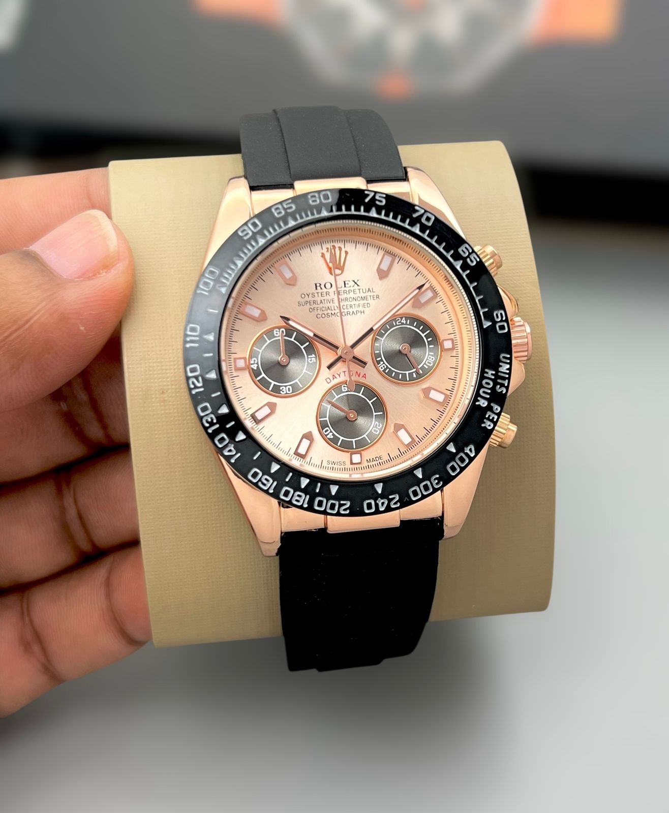 Classic style meets supper functional the iconic fluting found on many Rolex classic watches.