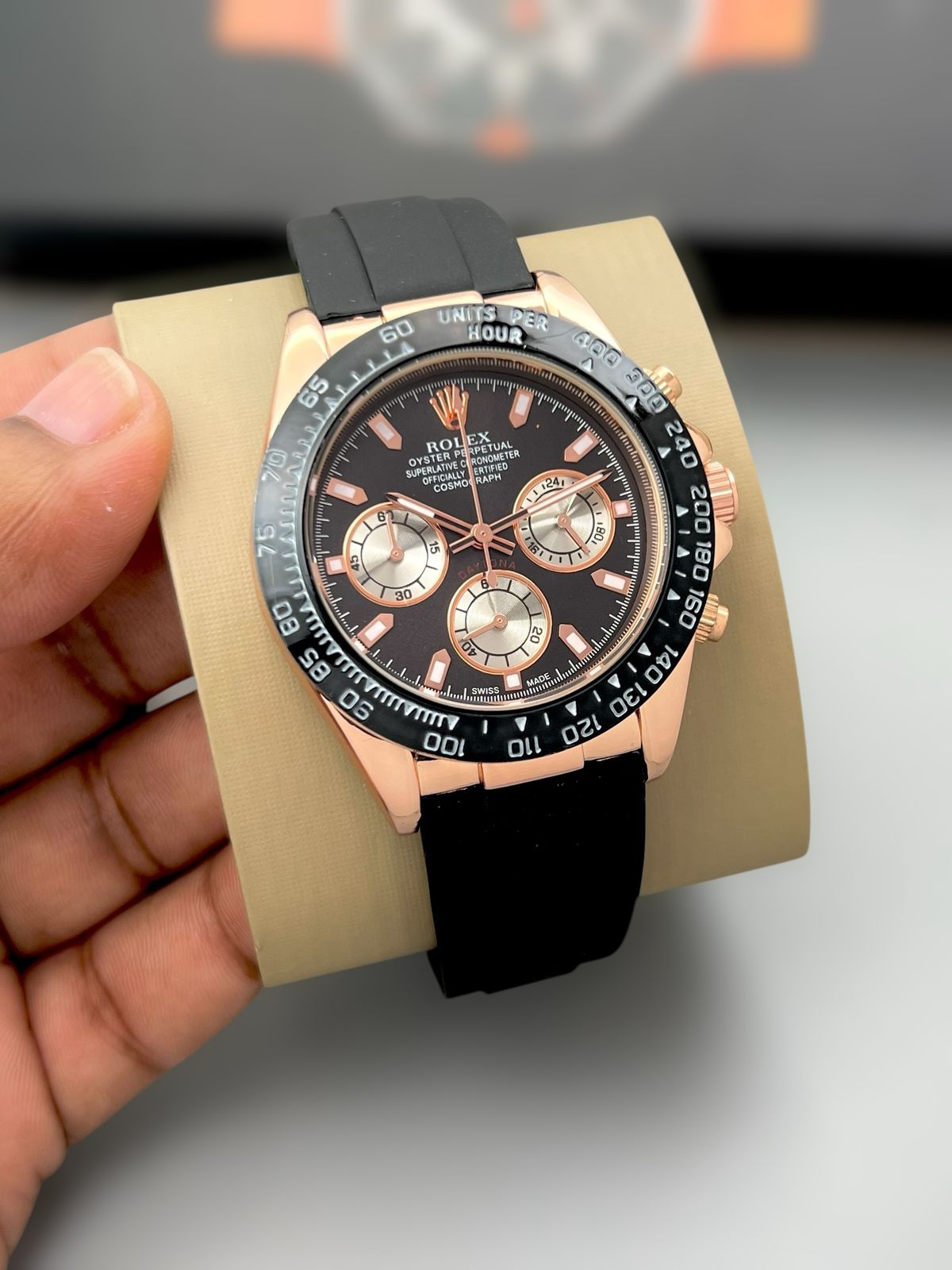 Classic style meets supper functional the iconic fluting found on many Rolex classic watches.