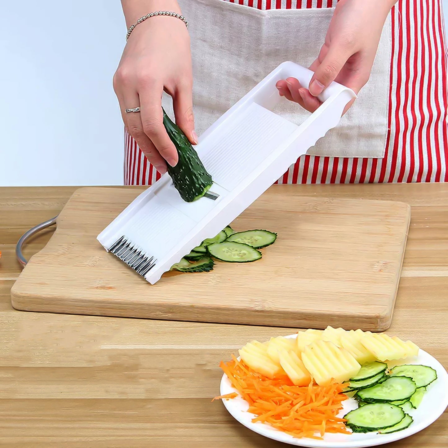 3 In 1 Kitchen Set Grater Base Slicing Attachment And Peeler (3 Pcs Set) - Springkart 