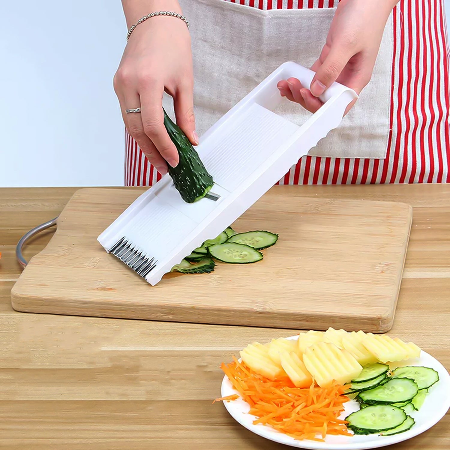 3 In 1 Kitchen Set Grater Base Slicing Attachment And Peeler (3 Pcs Set) - Springkart 