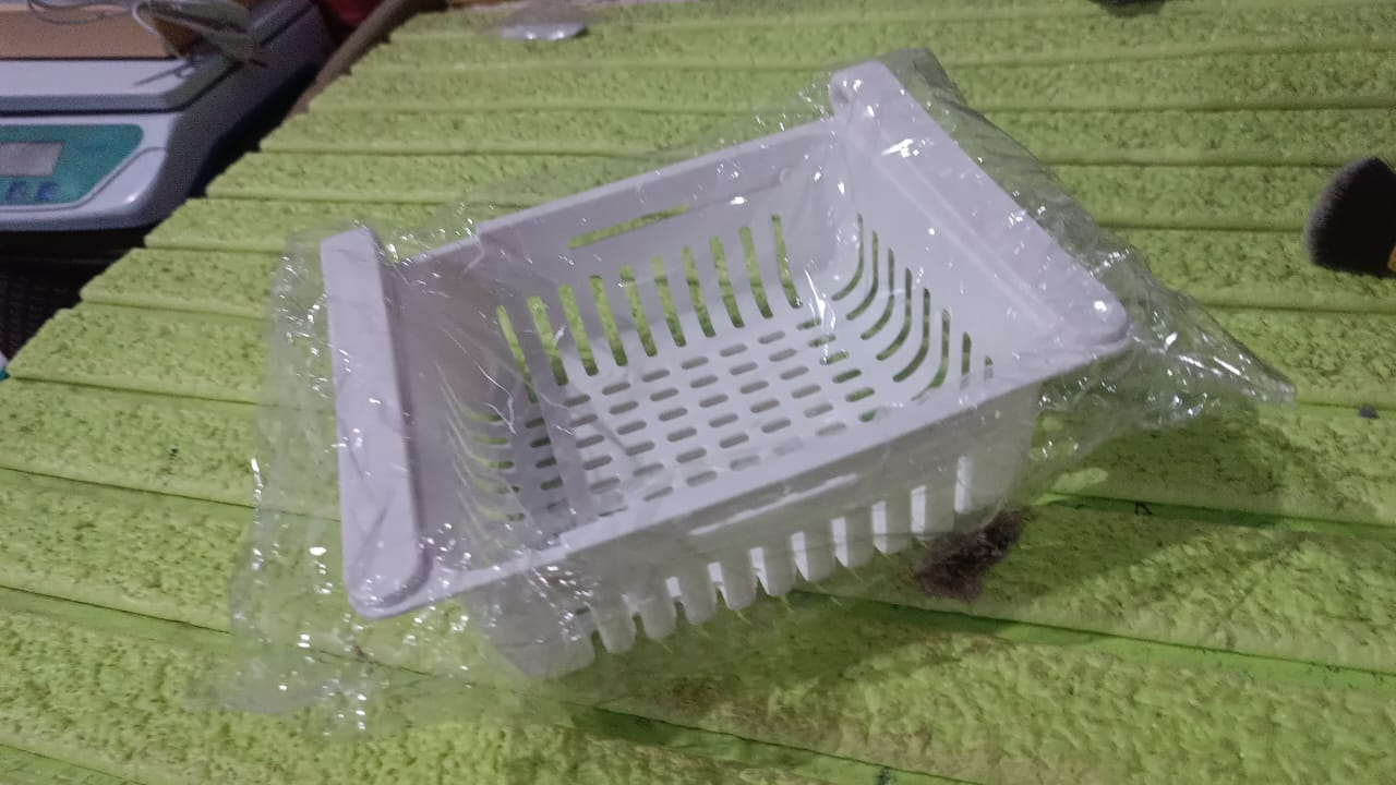 Expandable Adjustable Multipurpose Fridge Storage Basket (1 Pc) - Springkart 