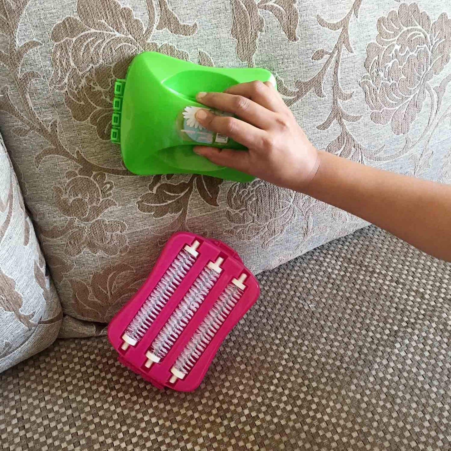 6230a Plastic Handheld Carpet Roller Brush Cleaning With Dust Crumb Collector Wet And Dry Brush - Springkart 