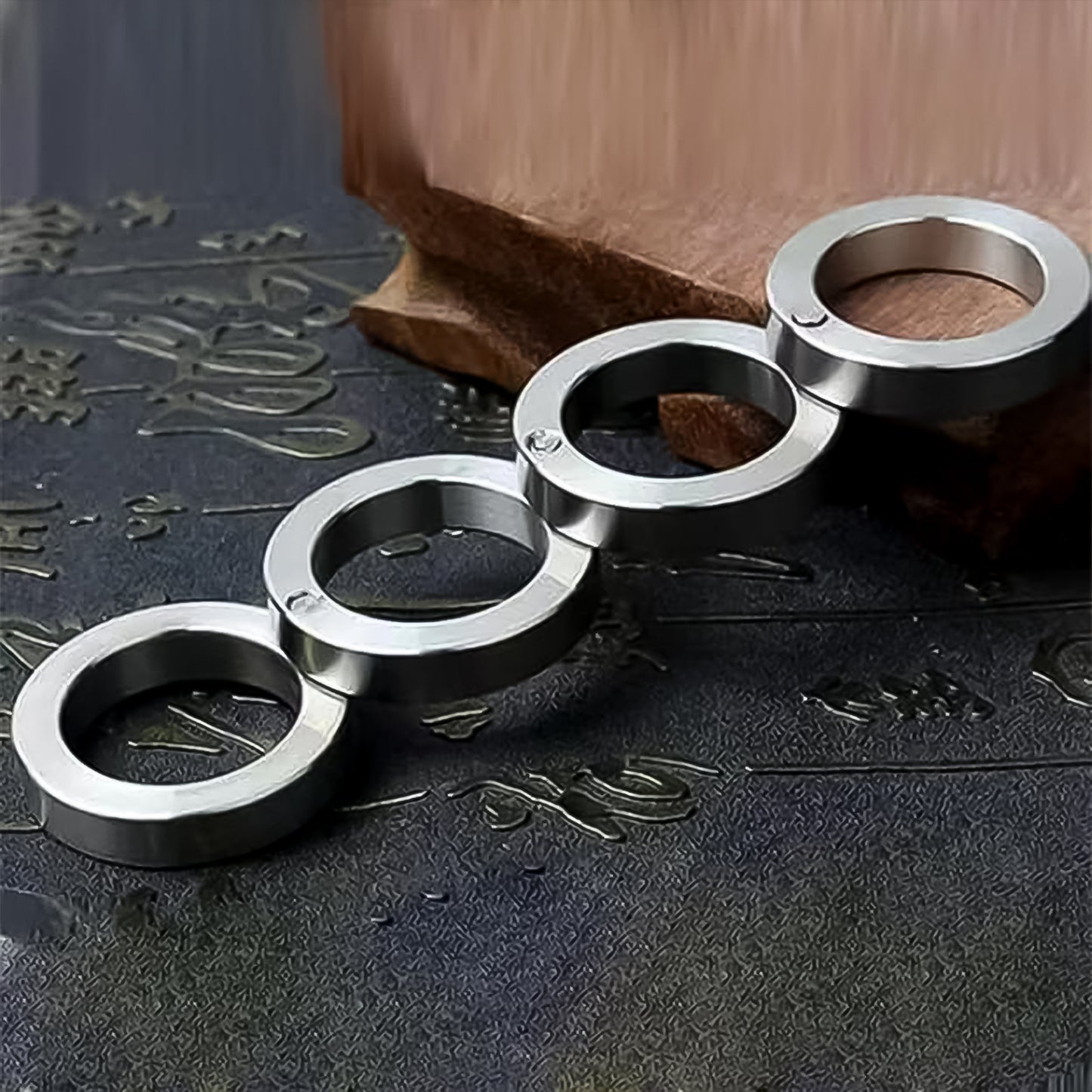 Portable 4 Finger Ring Unique Rotating Folding Ring (1 Set) - Springkart 