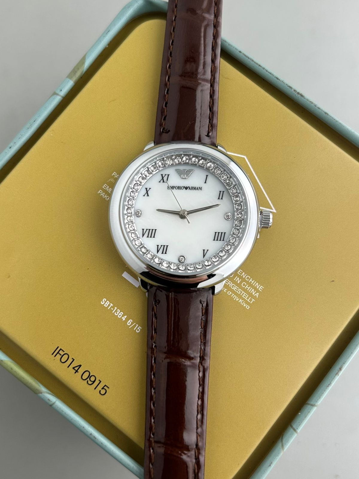 ✅ Emporio Armani Mother Of Pearl Dail white -Tone Stainless Steel Ladies Watch✅