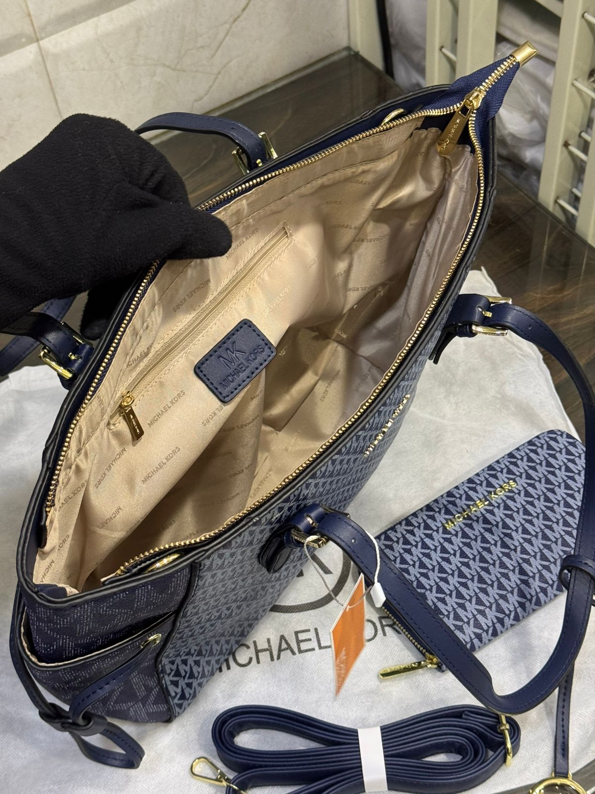 MICHAEL KORS TOTE WITH WALLET