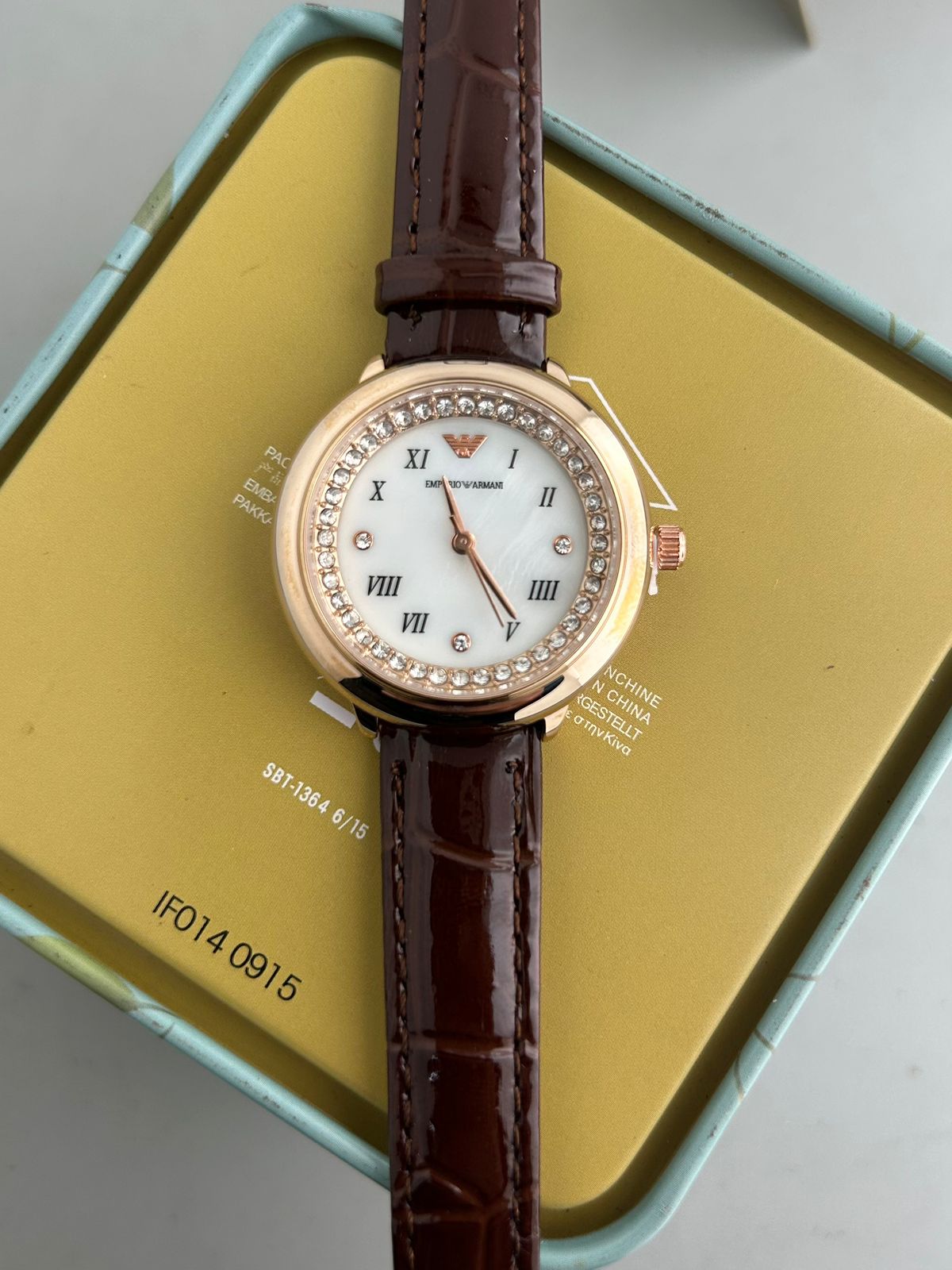 ✅ Emporio Armani Mother Of Pearl Dail white -Tone Stainless Steel Ladies Watch✅