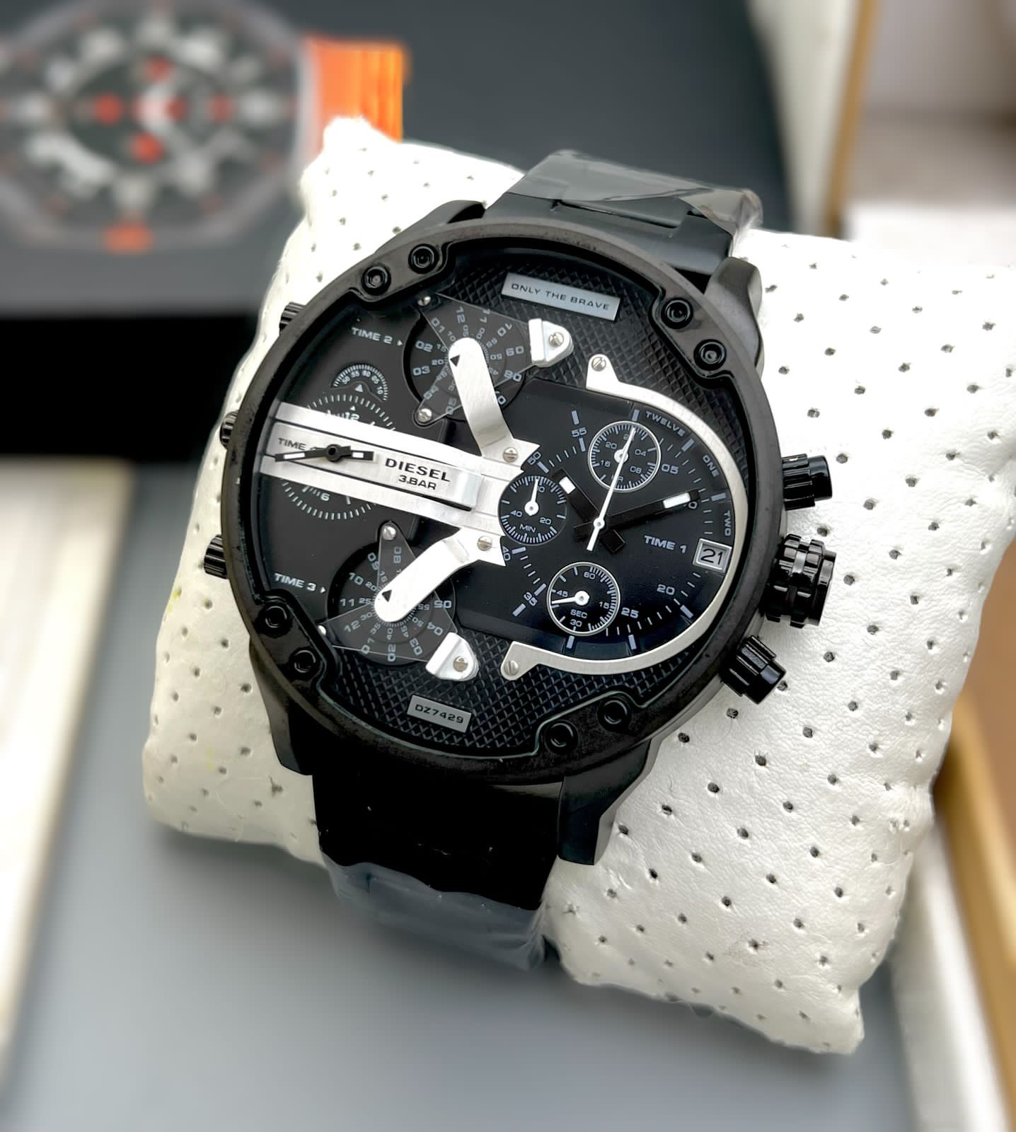 MR Daddy 2.0 Gold black white Chronograph watch for men from Diesel