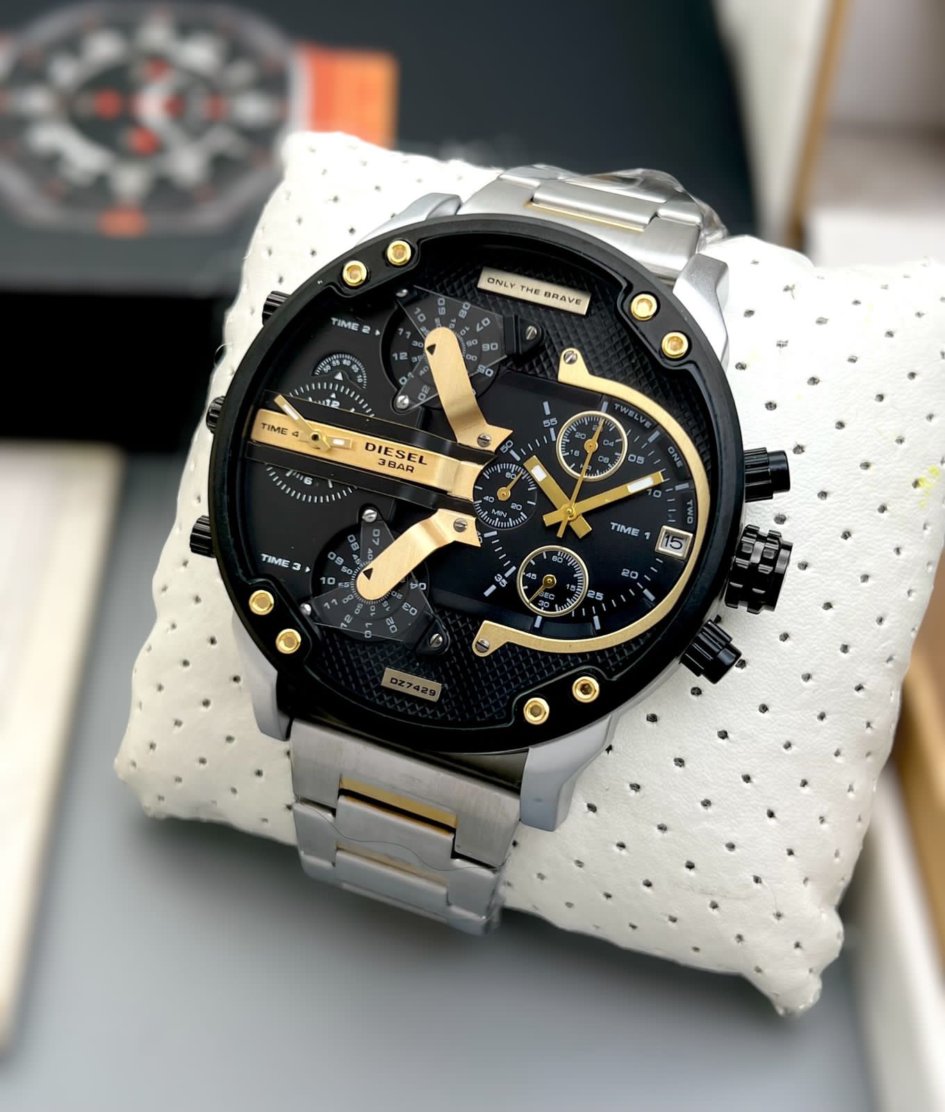 MR Daddy 2.0 Gold black white Chronograph watch for men from Diesel