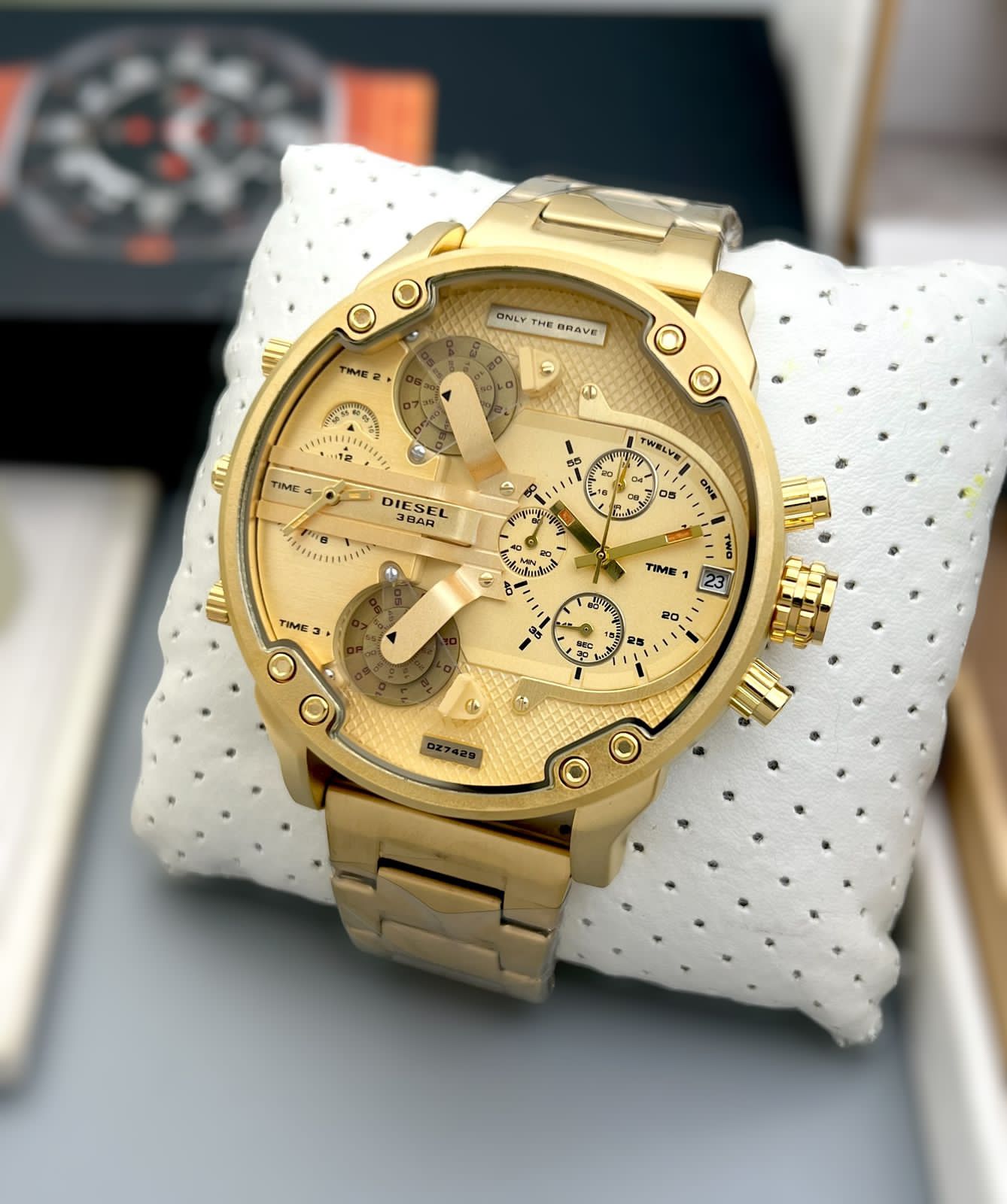 MR Daddy 2.0 Gold black white Chronograph watch for men from Diesel