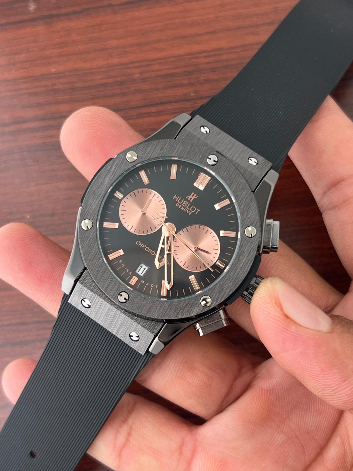 ✅ *Hublot Big Bang 5 Hand all shining Full Black, iconic  Strap collection