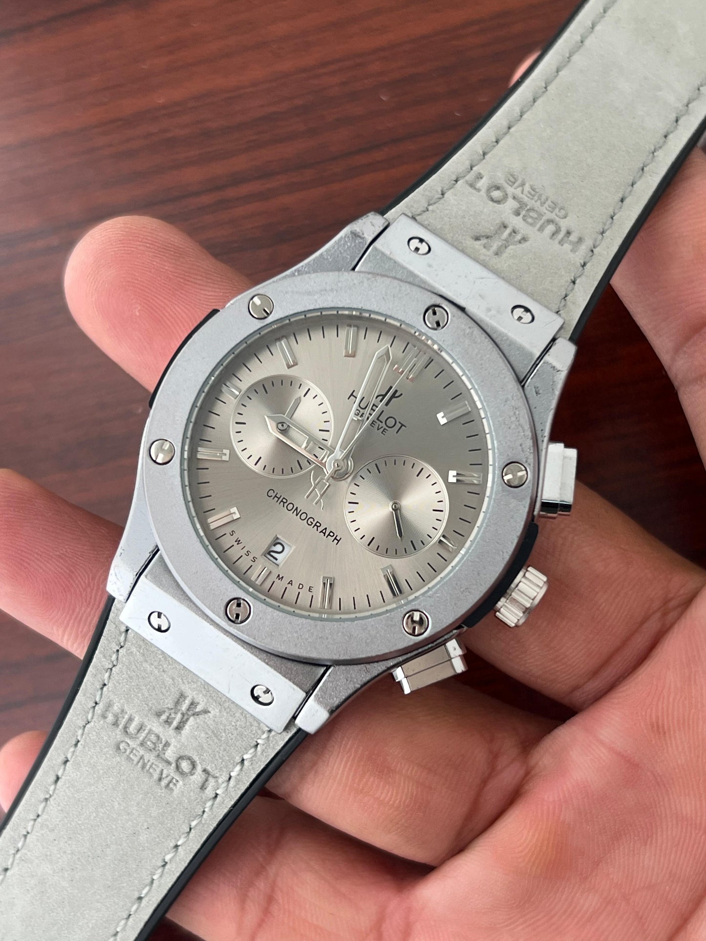 ✅ *Hublot Big Bang 5 Hand all shining Full Black, iconic  Strap collection (White Dial)