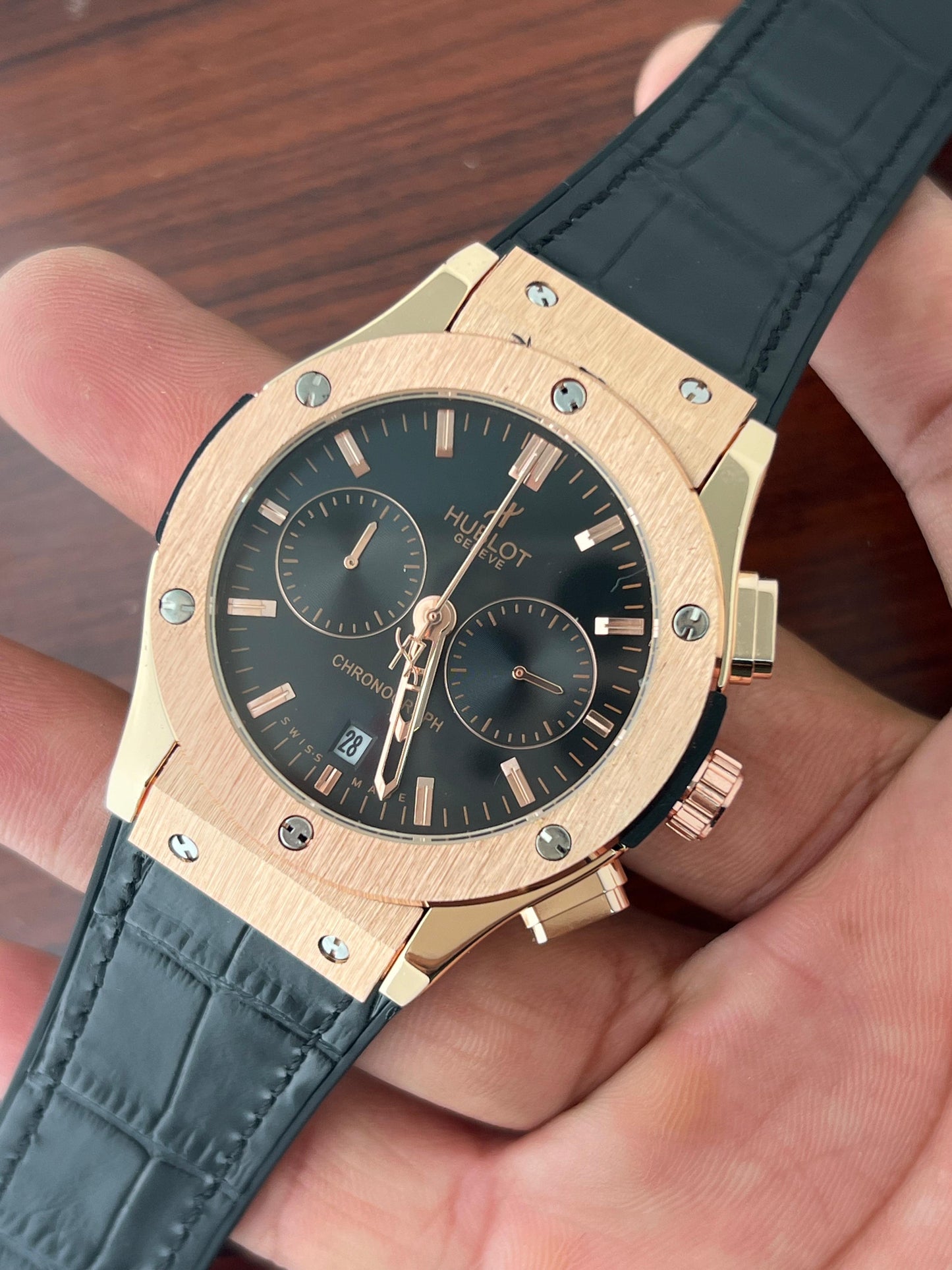 ✅ *Hublot Big Bang 5 Hand all shining Full Black, iconic  Strap collection