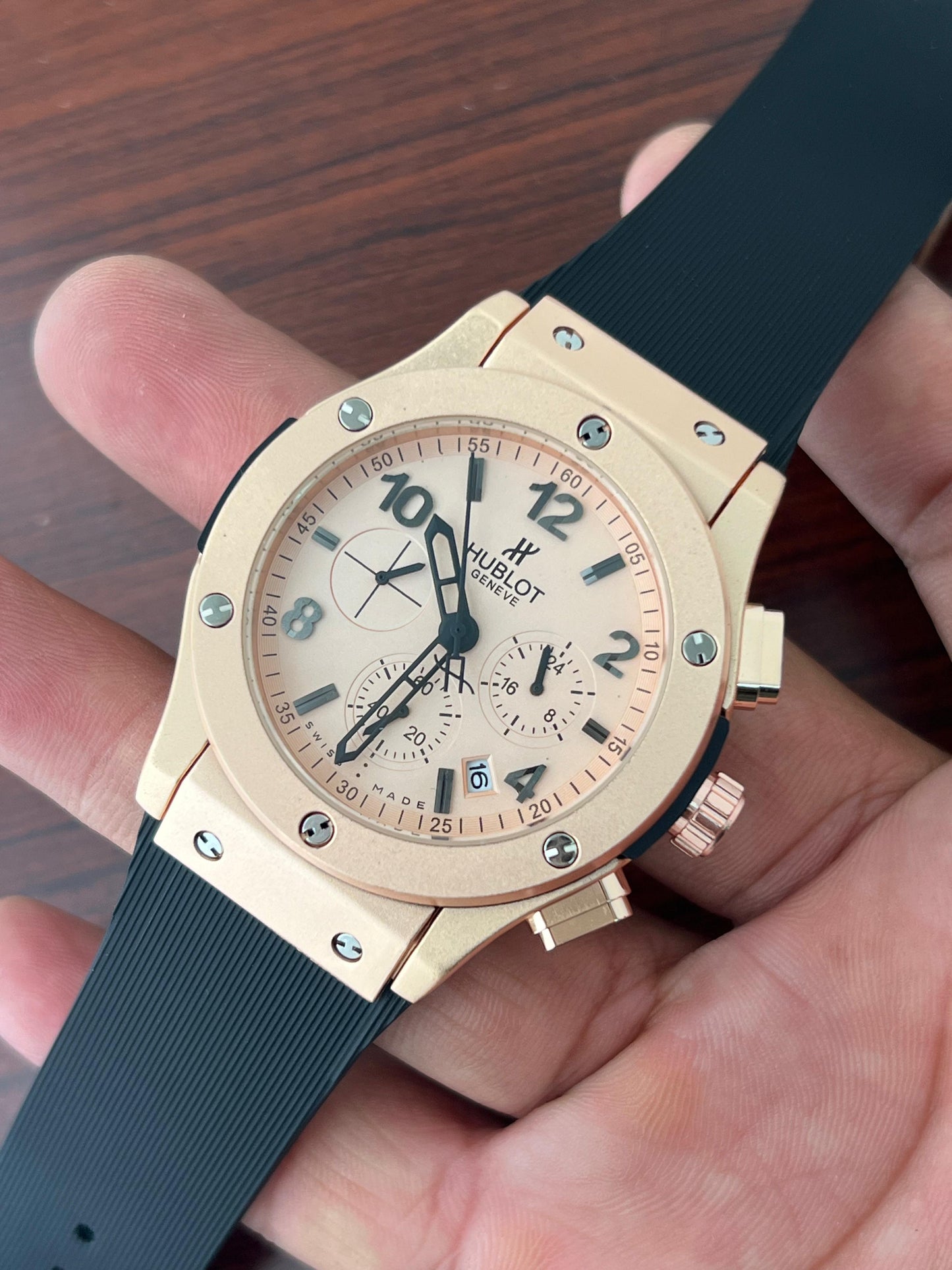 ✅ *Hublot Big Bang 5 Hand all shining Full Black, iconic  Strap collection (White Dial)