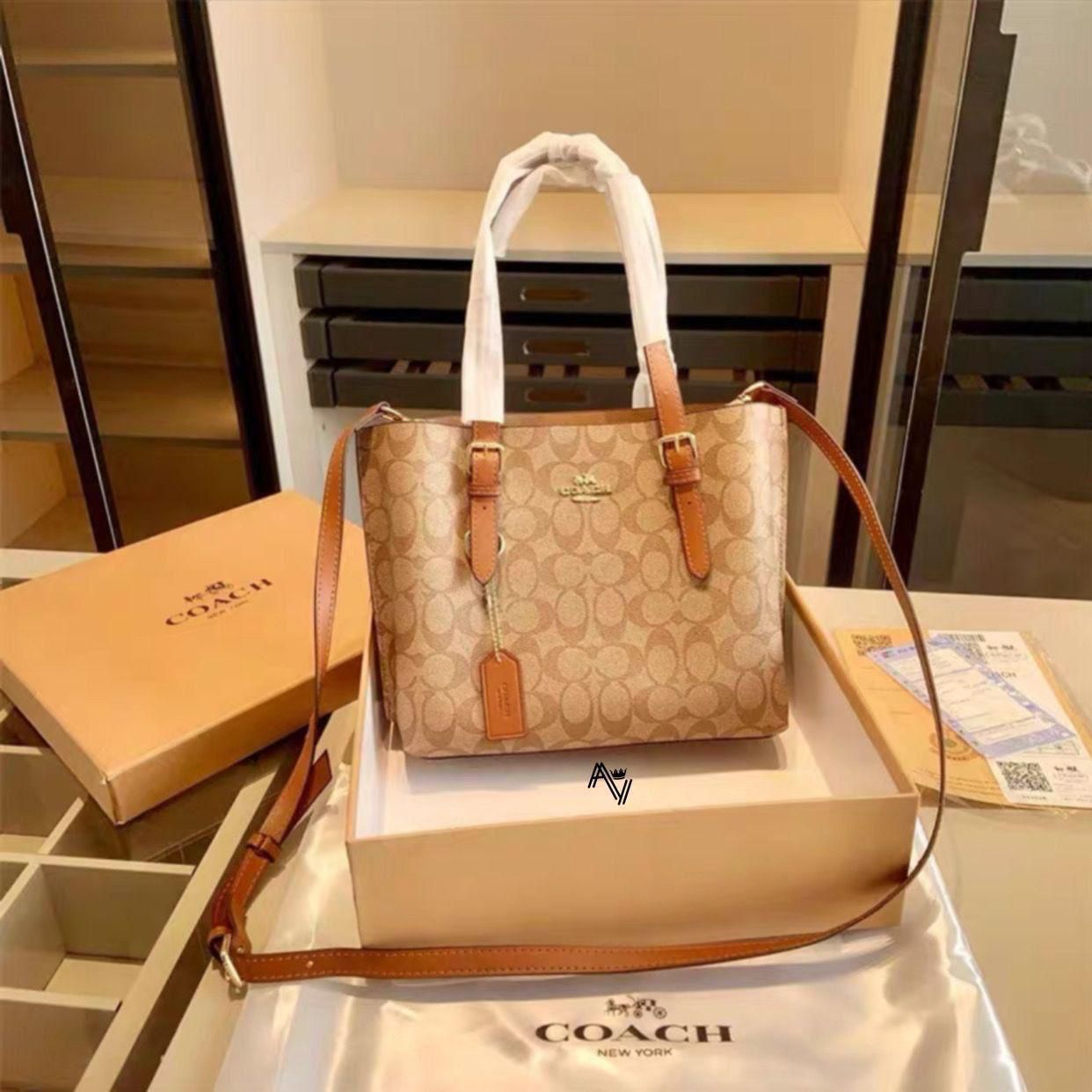COACH  MOLLIE  TOTE  2025
