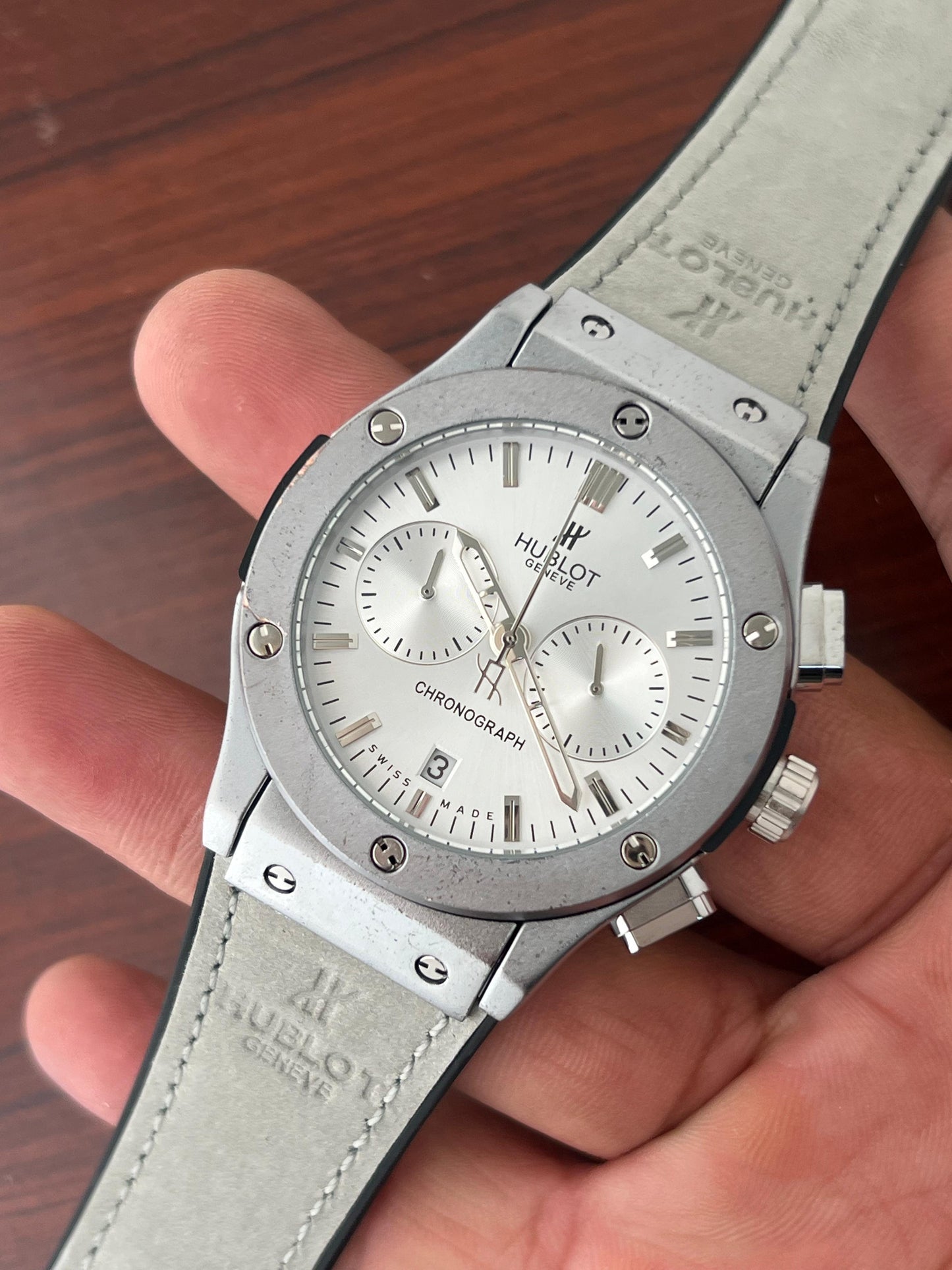 ✅ *Hublot Big Bang 5 Hand all shining Full Black, iconic  Strap collection (White Dial)