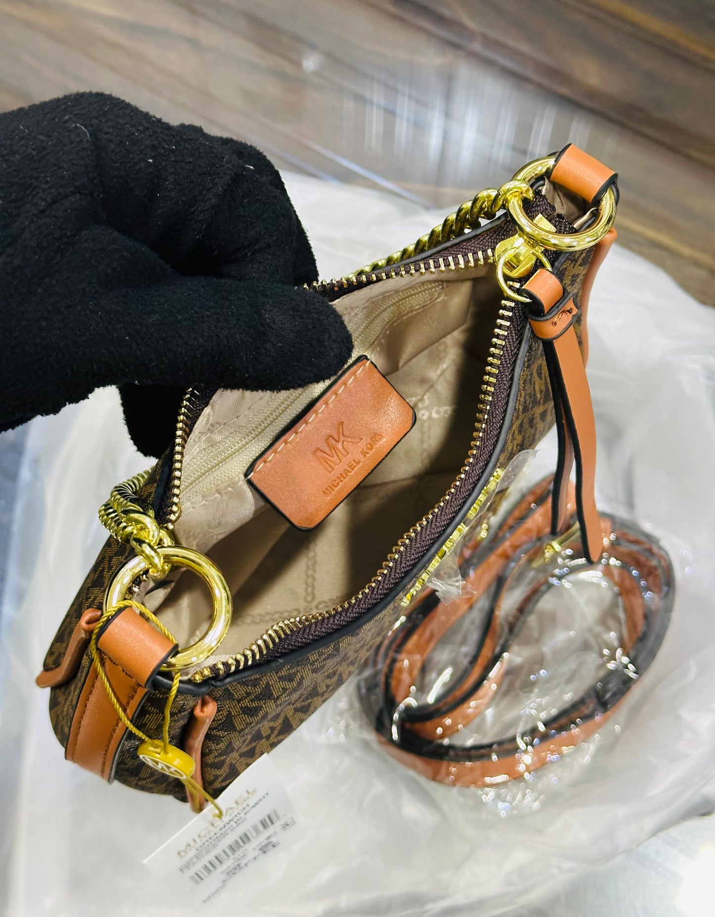 MICHAEL KORS JET SET CHARM LOGO PRINT SHOULDER BAG