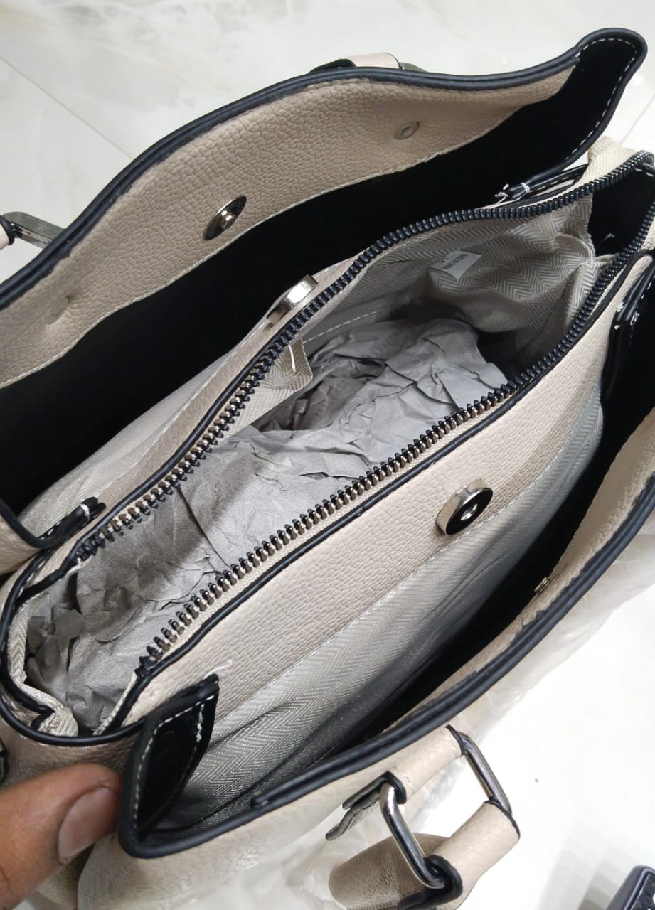 PRADA STYLED PREMIUM CLASSY HANDBAG