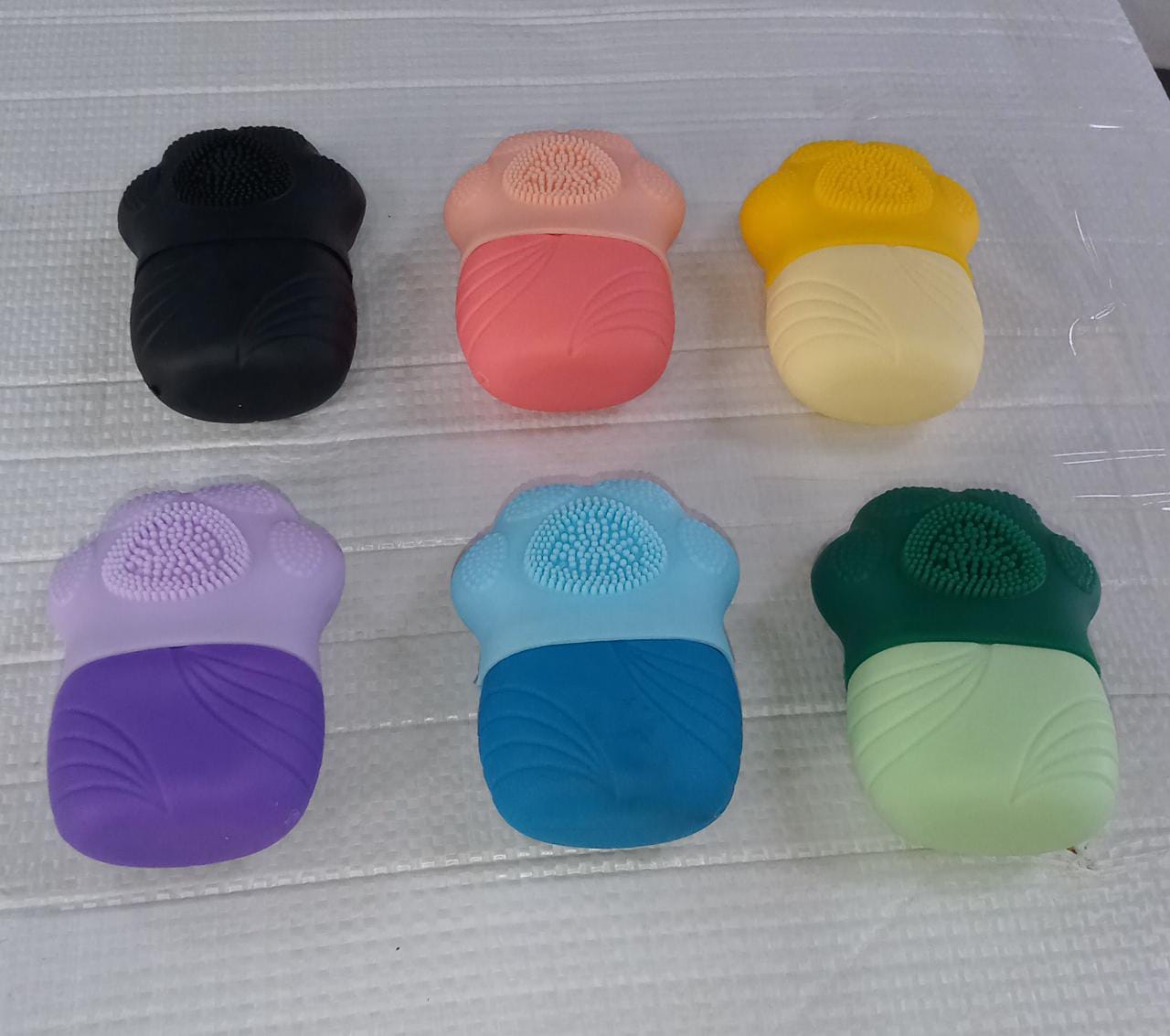 Non-Slip Silicone Ice Roller for Face – Reusable Beauty Tool (1 Pc) - Springkart 