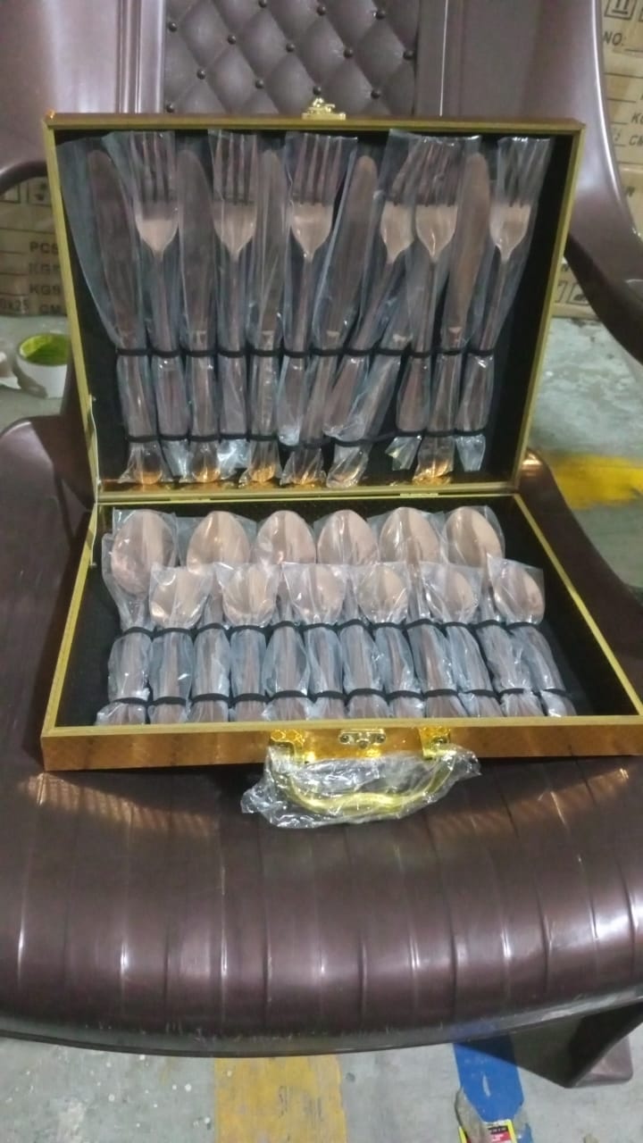 Kitchen Tableware / Flatware Sets Kitchen Forks Spoons with Gift Box (24 Pcs Set) - Springkart 