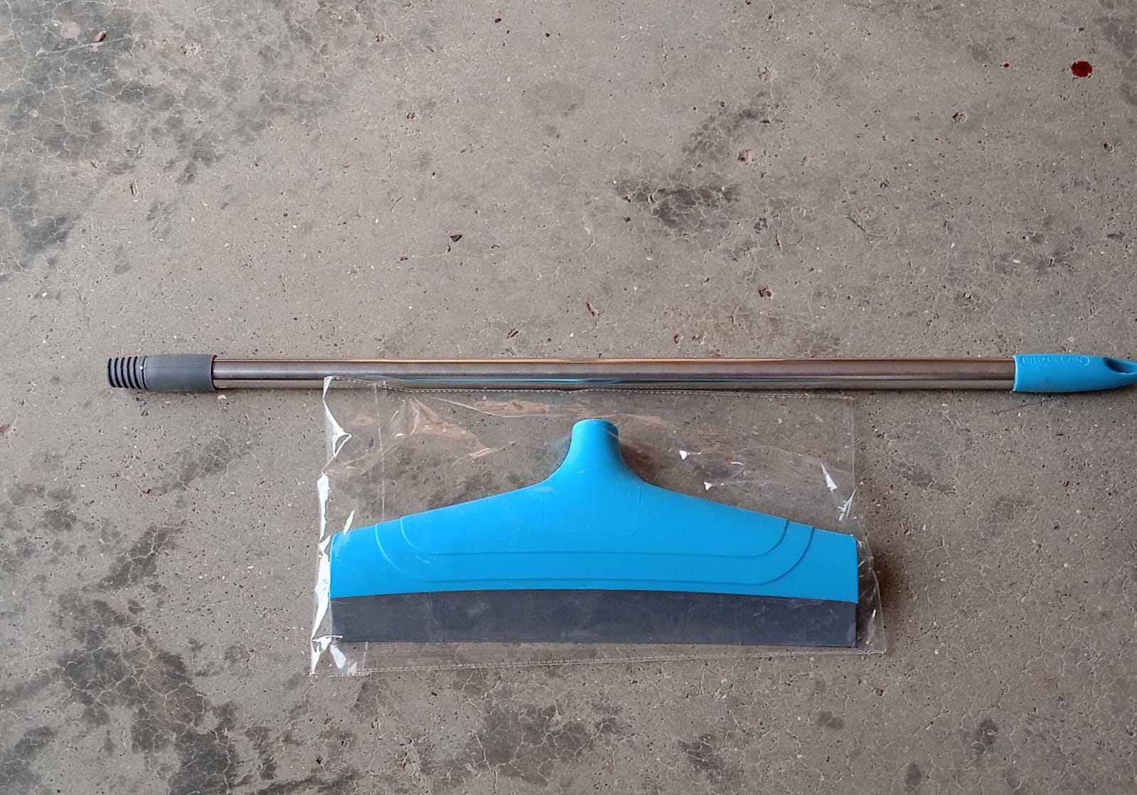 Telescopic home wiper, plastic, 12 inch head, different angle