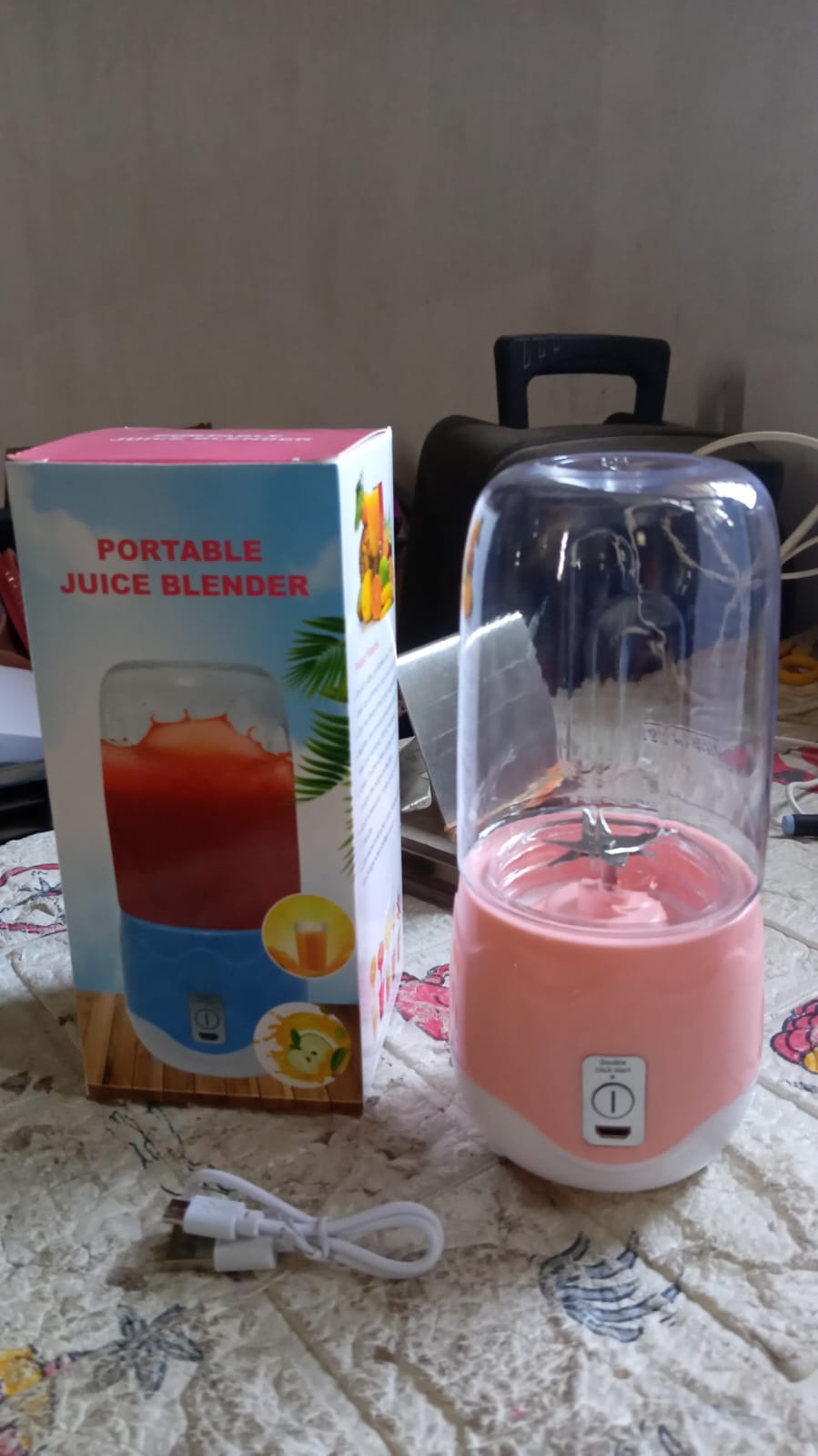 Portable Electric USB Juice Maker 6 blade Blender Grinder Mixer Personal Size, USB Rechargeable Mini Juicer for Smoothies and Shakes with Juicer Cup - 400ml - Springkart 
