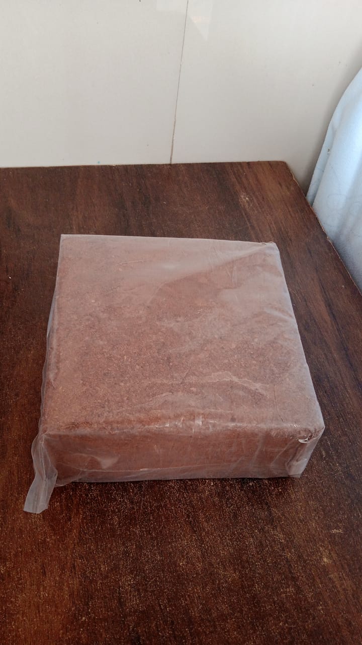 Cocopeat Block Organic Fertilizer and Soil Manure Potting Mixture for Home Gardening and Potted Plants (1 KG.) - Springkart 