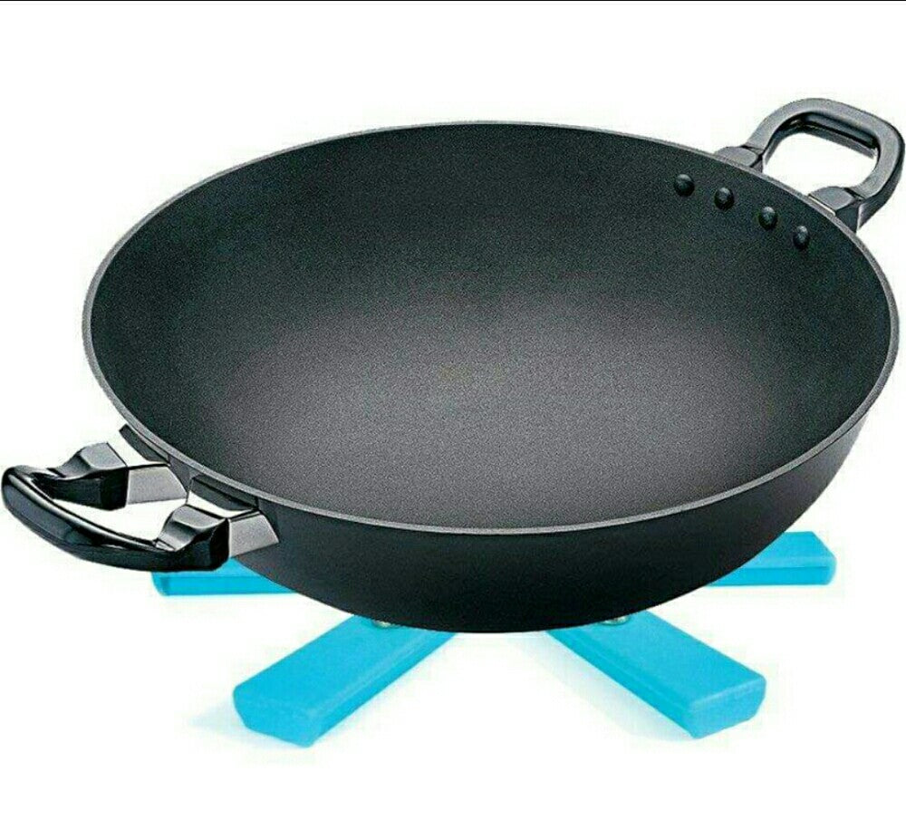 Portable and foldable kitchen hot mat, non-slip and heat-resistant.