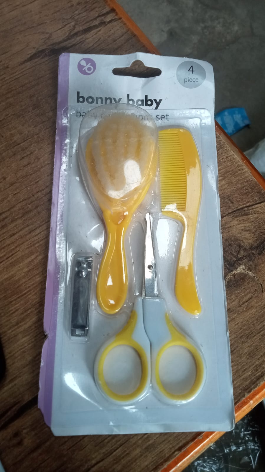 Born Baby Health Care Kit Baby Health Care And Grooming Kit 4 in 1 Nail Clipper Brush Comb Scissors Baby Safety Care Kit (4 Pcs Set) - Springkart 
