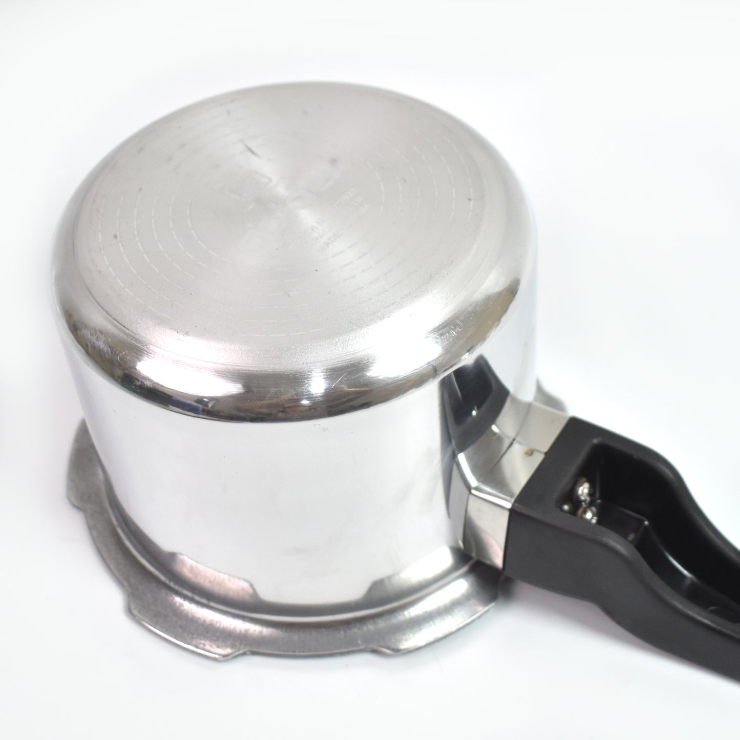 Aluminium Classic Goldex Pressure Cookers With Outer Lid (2 Litres) - Springkart 