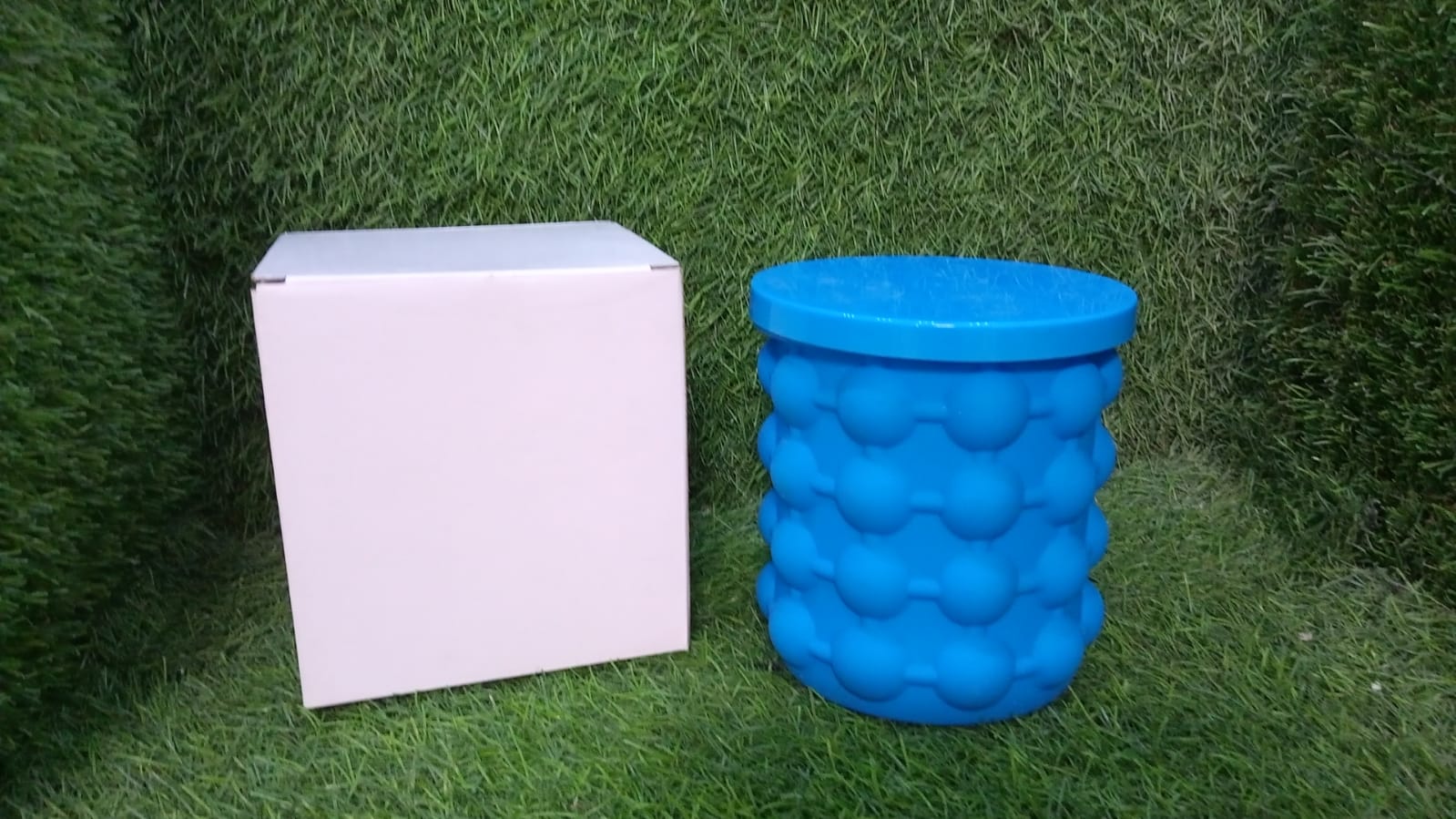 Magic Silicone Ice Cube Maker Space Saving Kitchen Ice Bucket. - Springkart 