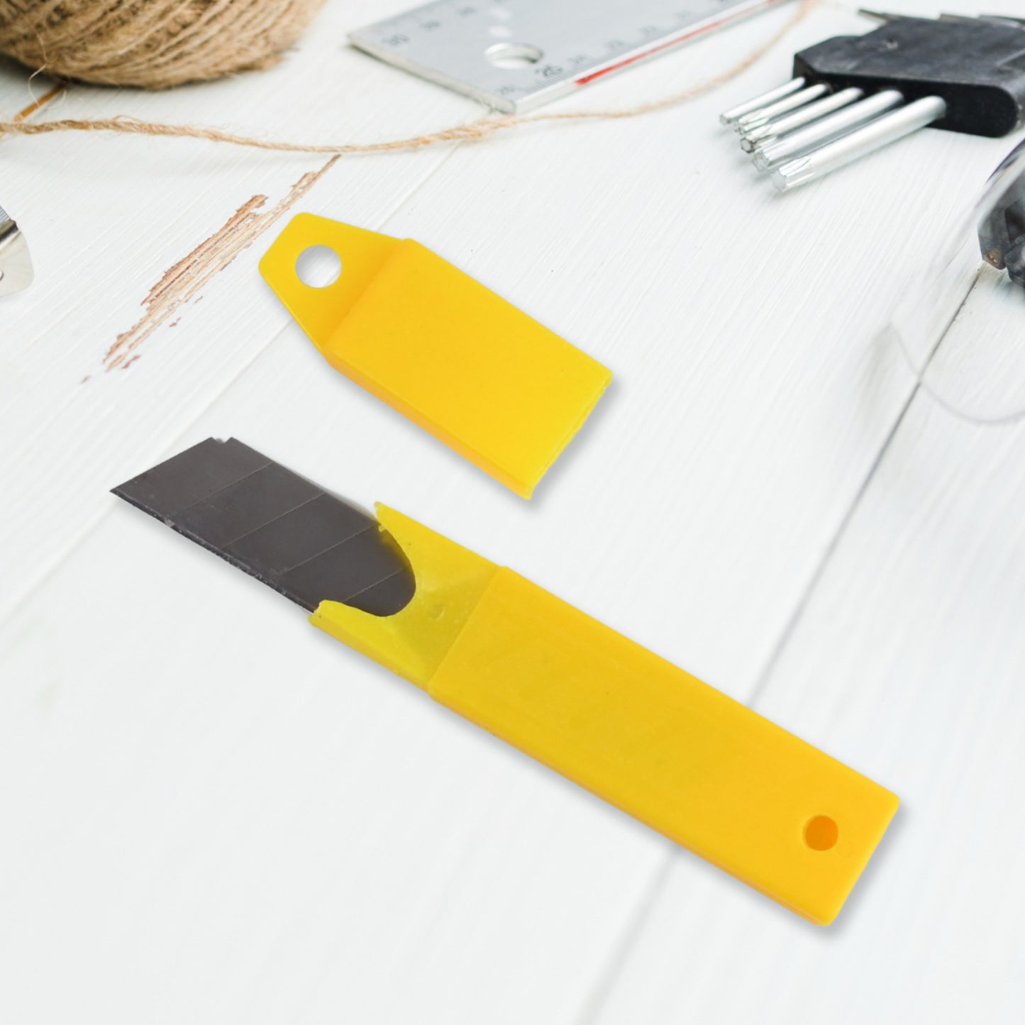 Heavy Duty Working Cutter Knife With Replacement Blade 2 Screwdriver Hand Tool (4 Pc Set) - Springkart 
