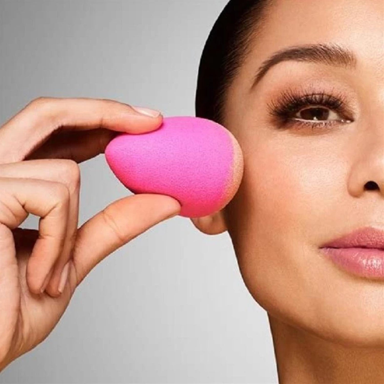 Makeup Sponge For Blending Liquid Foundations Powders And Creams (Multicolor 1 Pc) - Springkart 